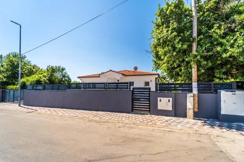 Villa Pavicini - With Heated Pool