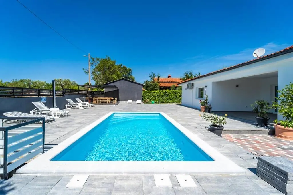 Villa Pavicini - With Heated Pool Kroatië